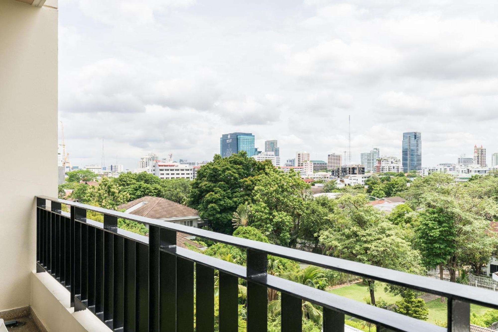 Aparthotel Patio Bts Sanam Pao Bangkok